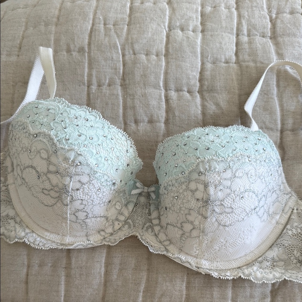 NWOT special edition “I DO” Victoria's Secret Lace Underwire Bra White and Blue